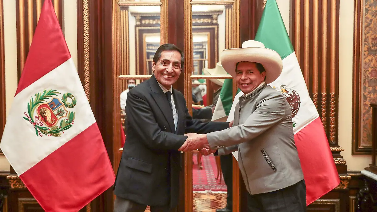 Jefe de Estado, Pedro Castillo, recibe en visita protocolar al secretario de Hacienda de México, Rogelio Ramírez de la O. CORTESÍA FLICKR Presidencia Perú (2)